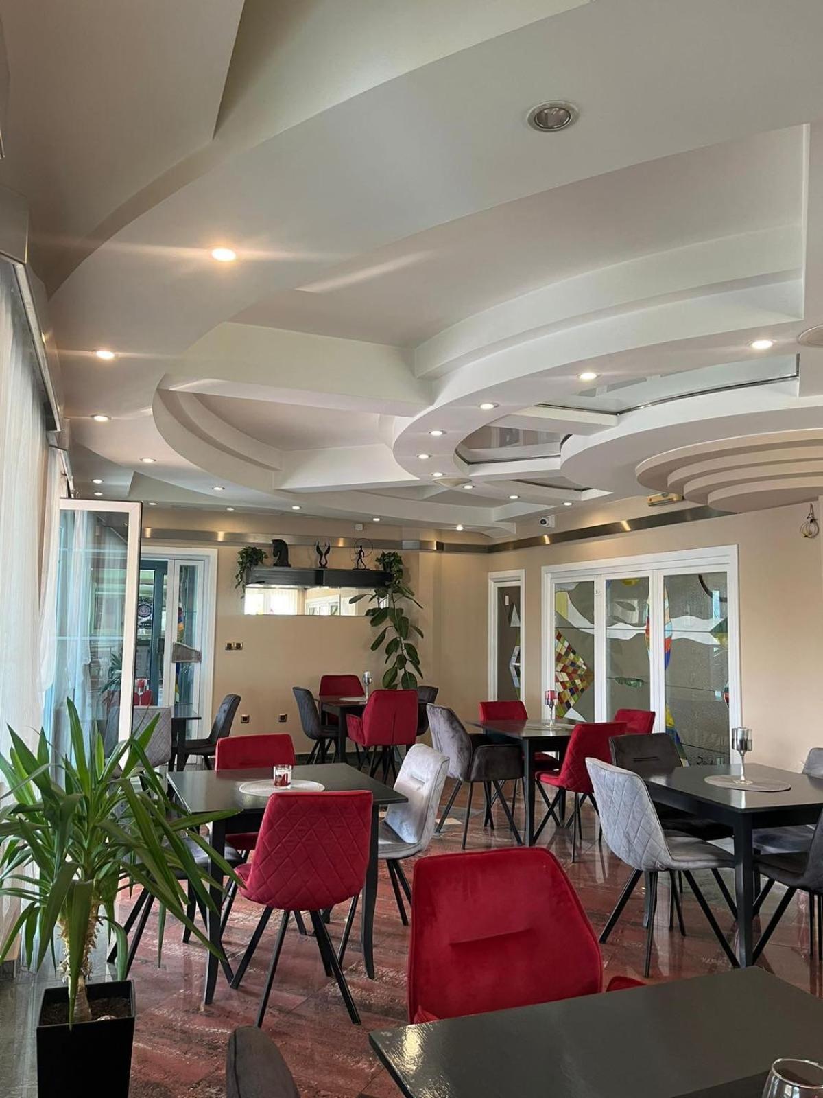 Hotel Lupus Новий Сад Екстер'єр фото